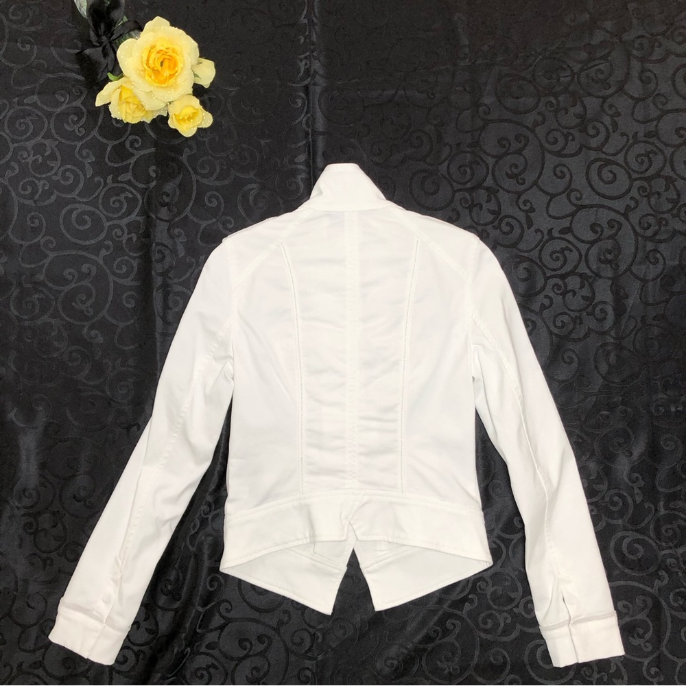 ⭐️NEW⭐️White House Black Market (WHBM) White Denim Jacket - Picture 9 of 15